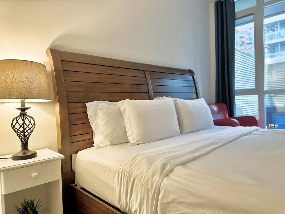 Kingbed & Bunkbed & Terrace Apartment Toronto Canada