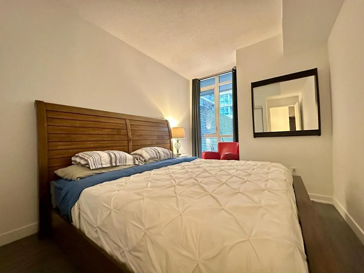 Kingbed & Bunkbed & Terrace Apartment Toronto Canada