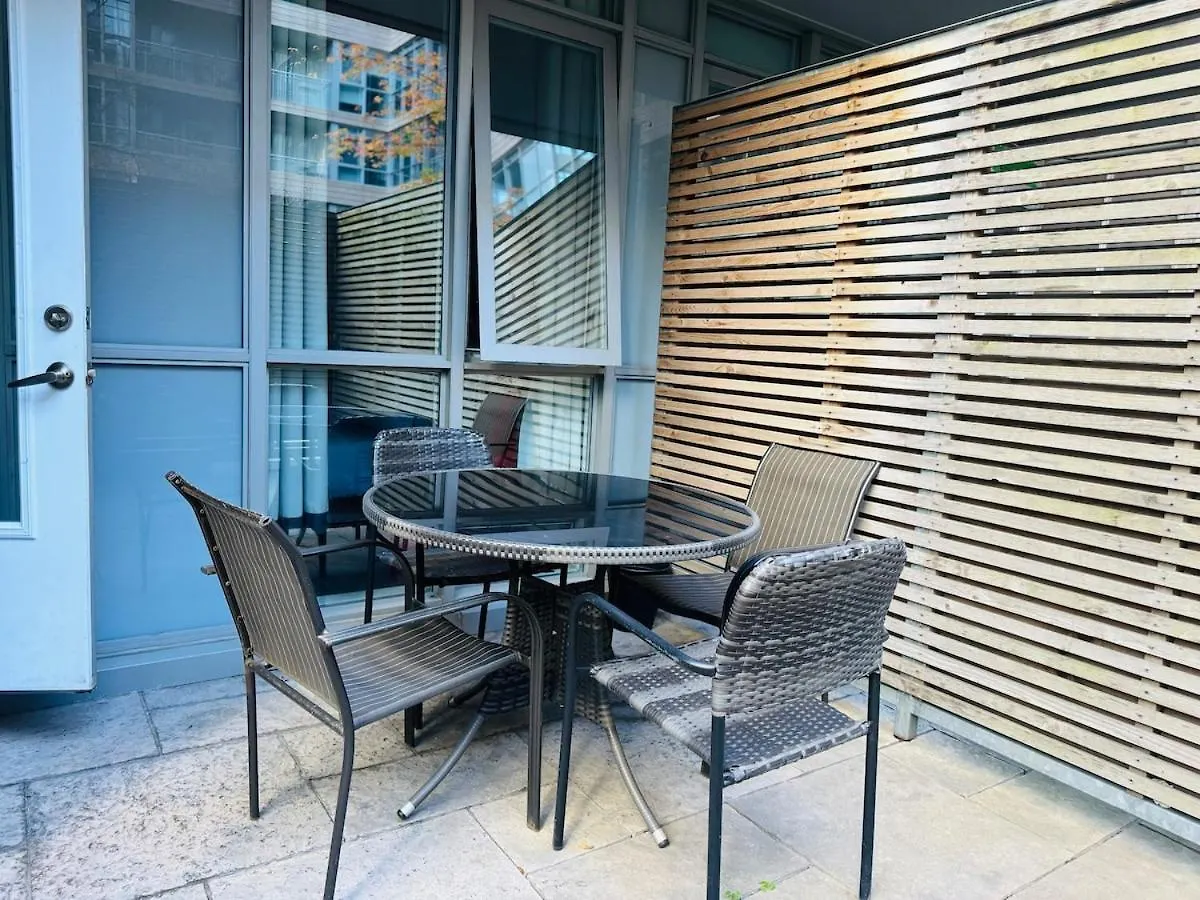 Kingbed & Bunkbed & Terrace Apartment Toronto