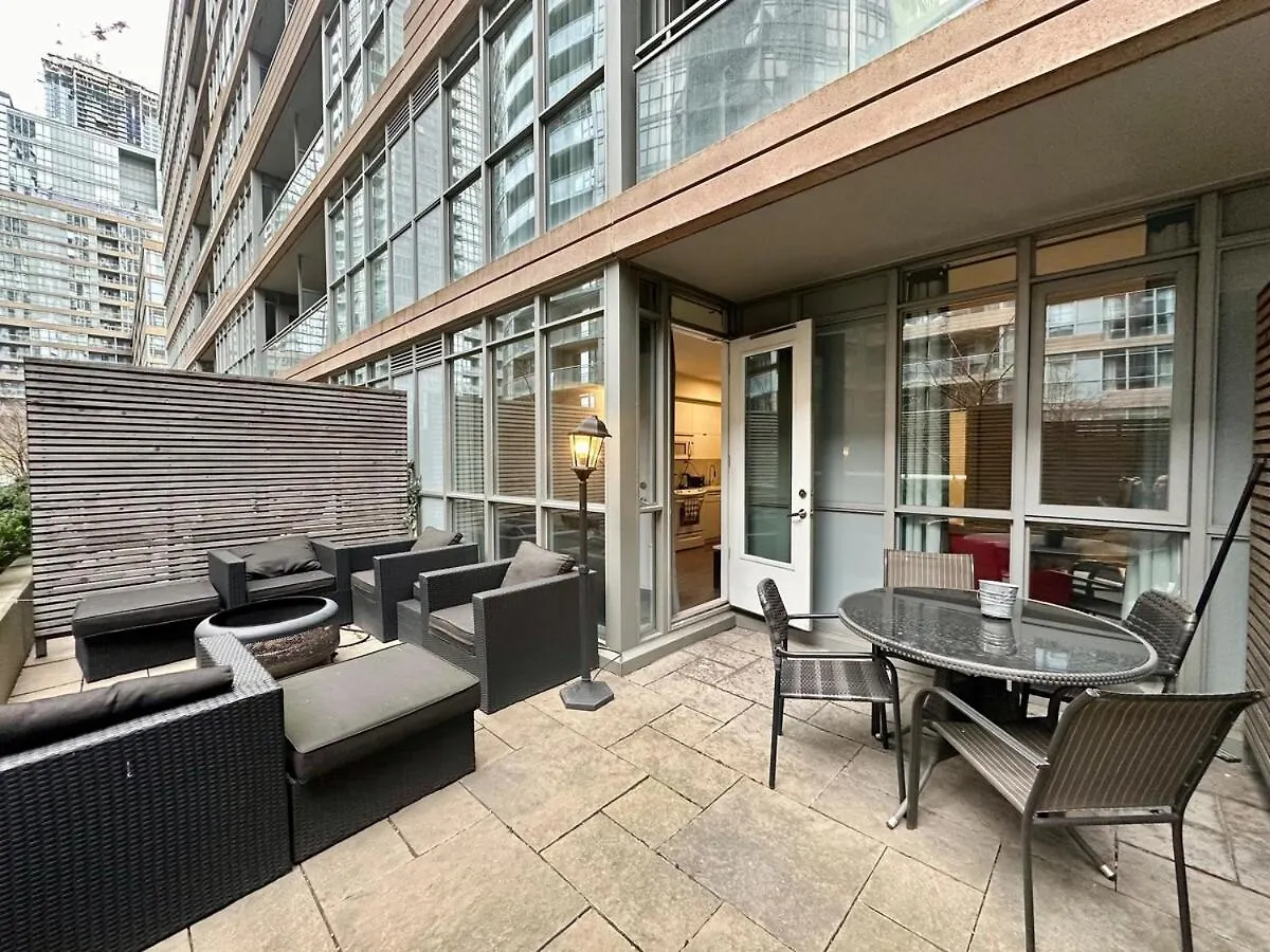 Kingbed & Bunkbed & Terrace Apartment Toronto