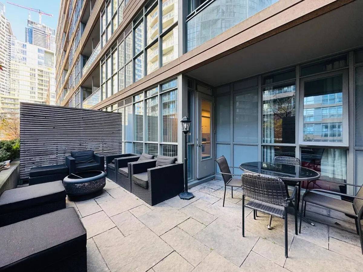 Kingbed & Bunkbed & Terrace Apartment Toronto