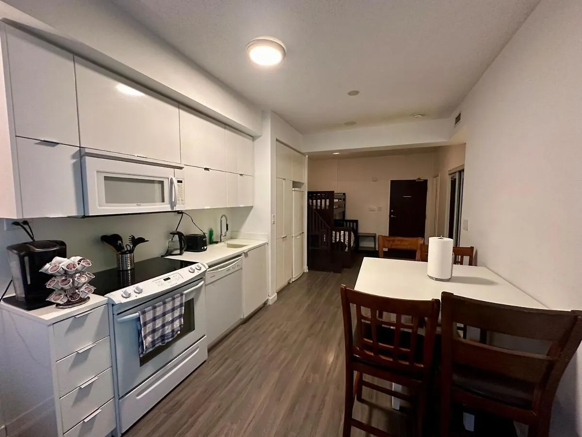 Kingbed & Bunkbed & Terrace Apartment Toronto