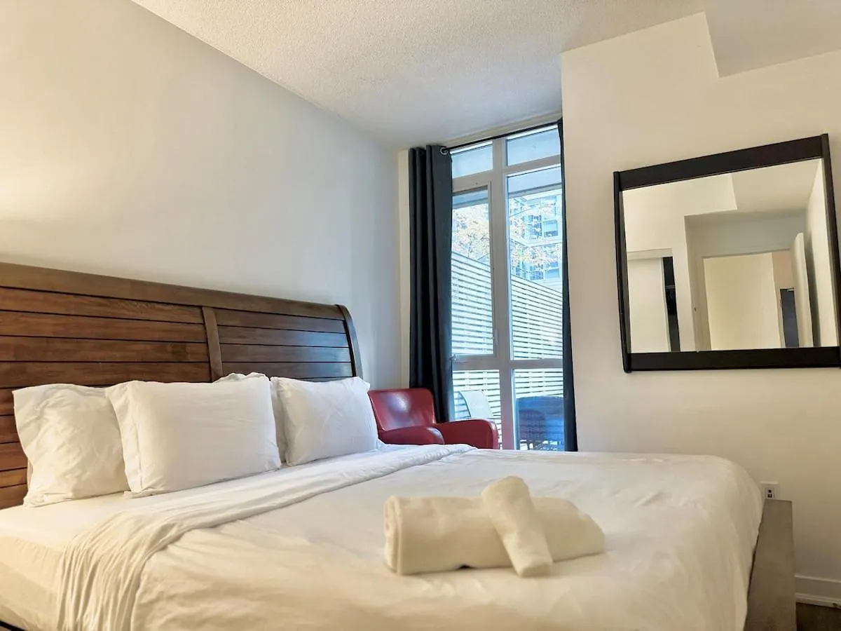 Kingbed & Bunkbed & Terrace Apartment Toronto Canada