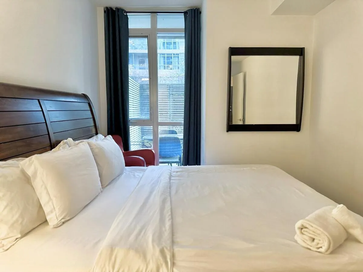 Kingbed & Bunkbed & Terrace Apartment Toronto