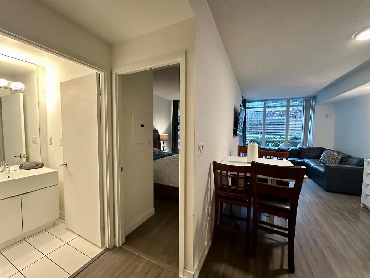 Kingbed & Bunkbed & Terrace Apartment Toronto