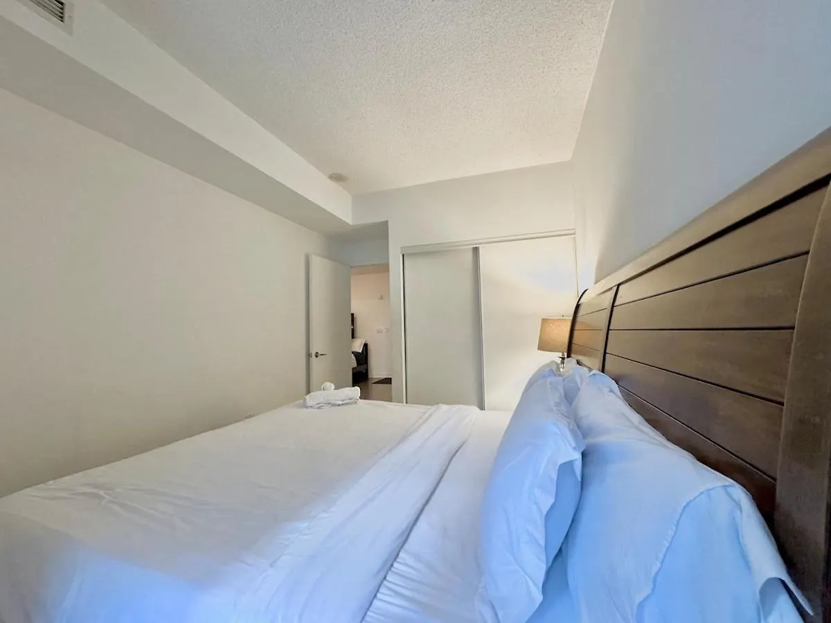Kingbed & Bunkbed & Terrace Apartment Toronto 0*,  Canada