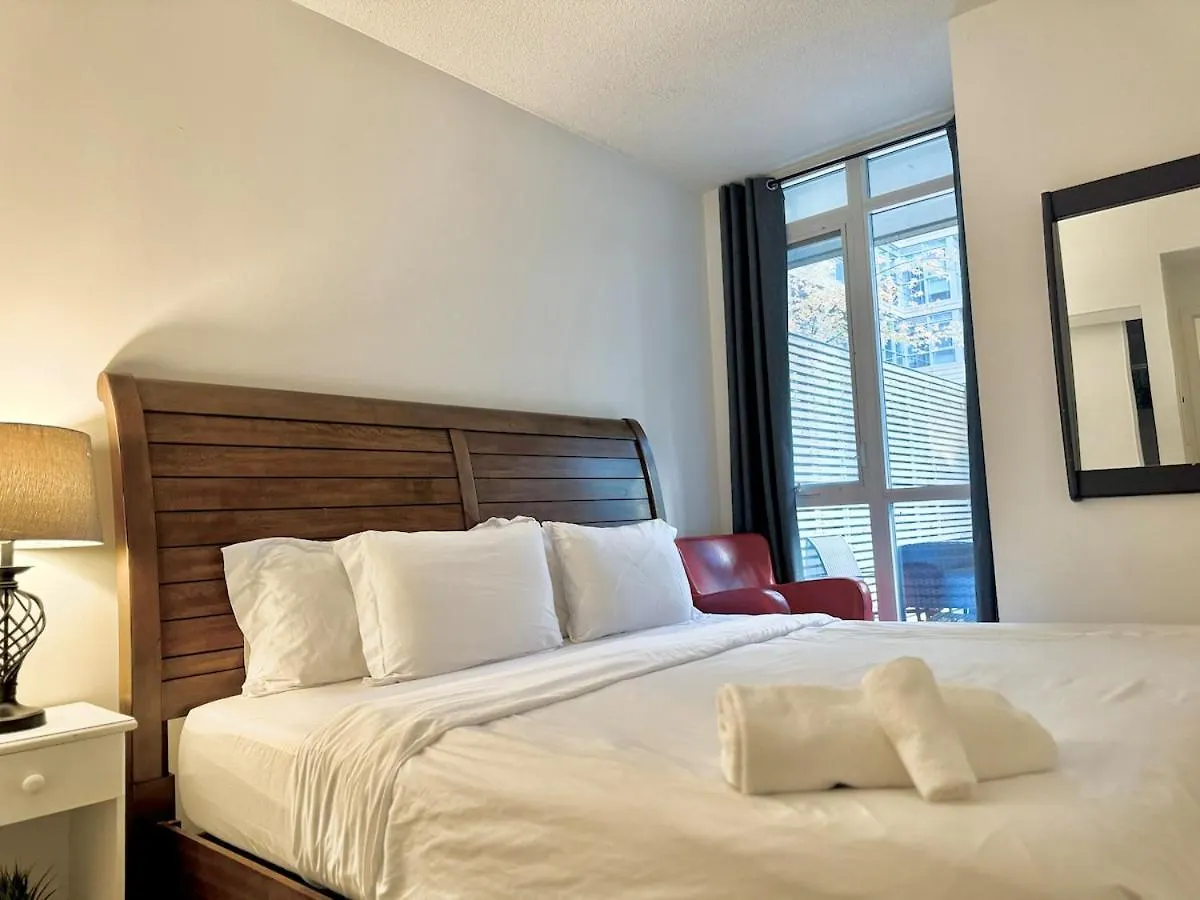 Kingbed & Bunkbed & Terrace Apartment Toronto Canada