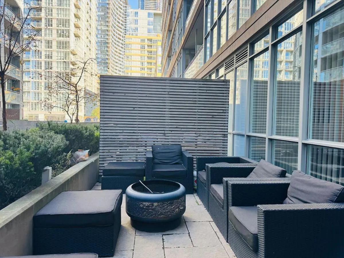 Kingbed & Bunkbed & Terrace Apartment Toronto