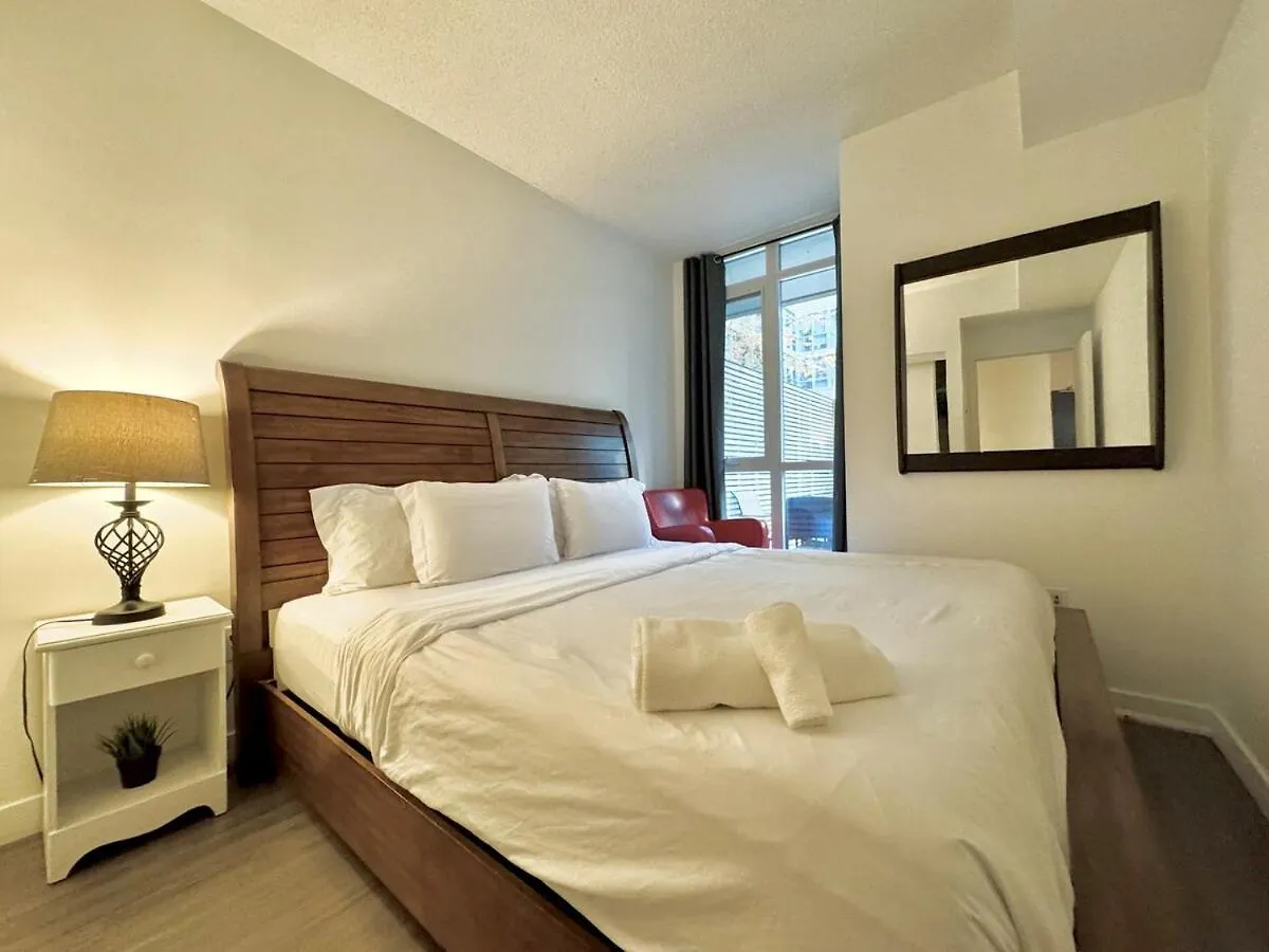 Kingbed & Bunkbed & Terrace Apartment Toronto 0*,  Canada