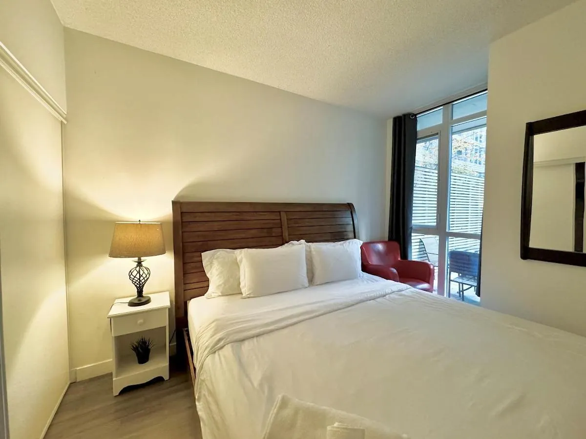 Kingbed & Bunkbed & Terrace Apartment Toronto