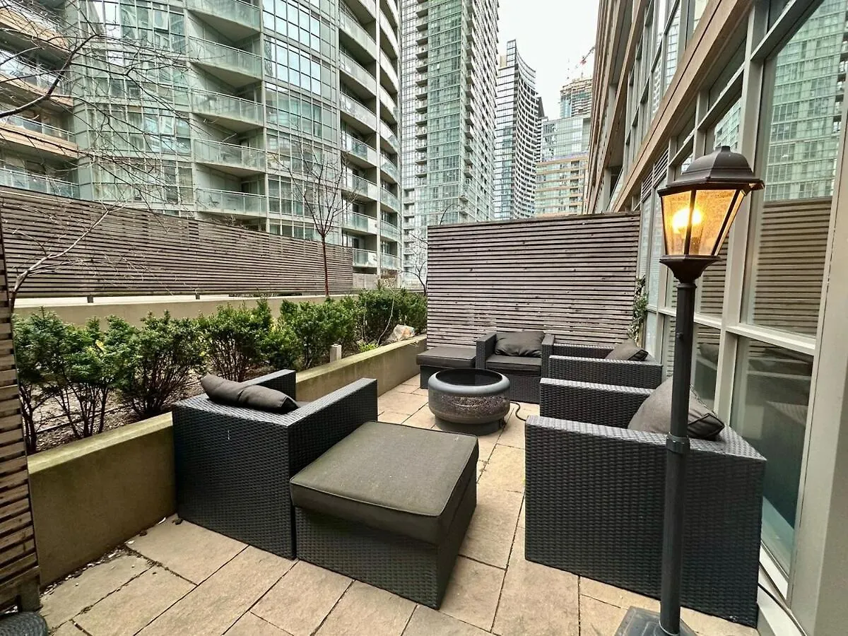 Kingbed & Bunkbed & Terrace Apartment Toronto Canada