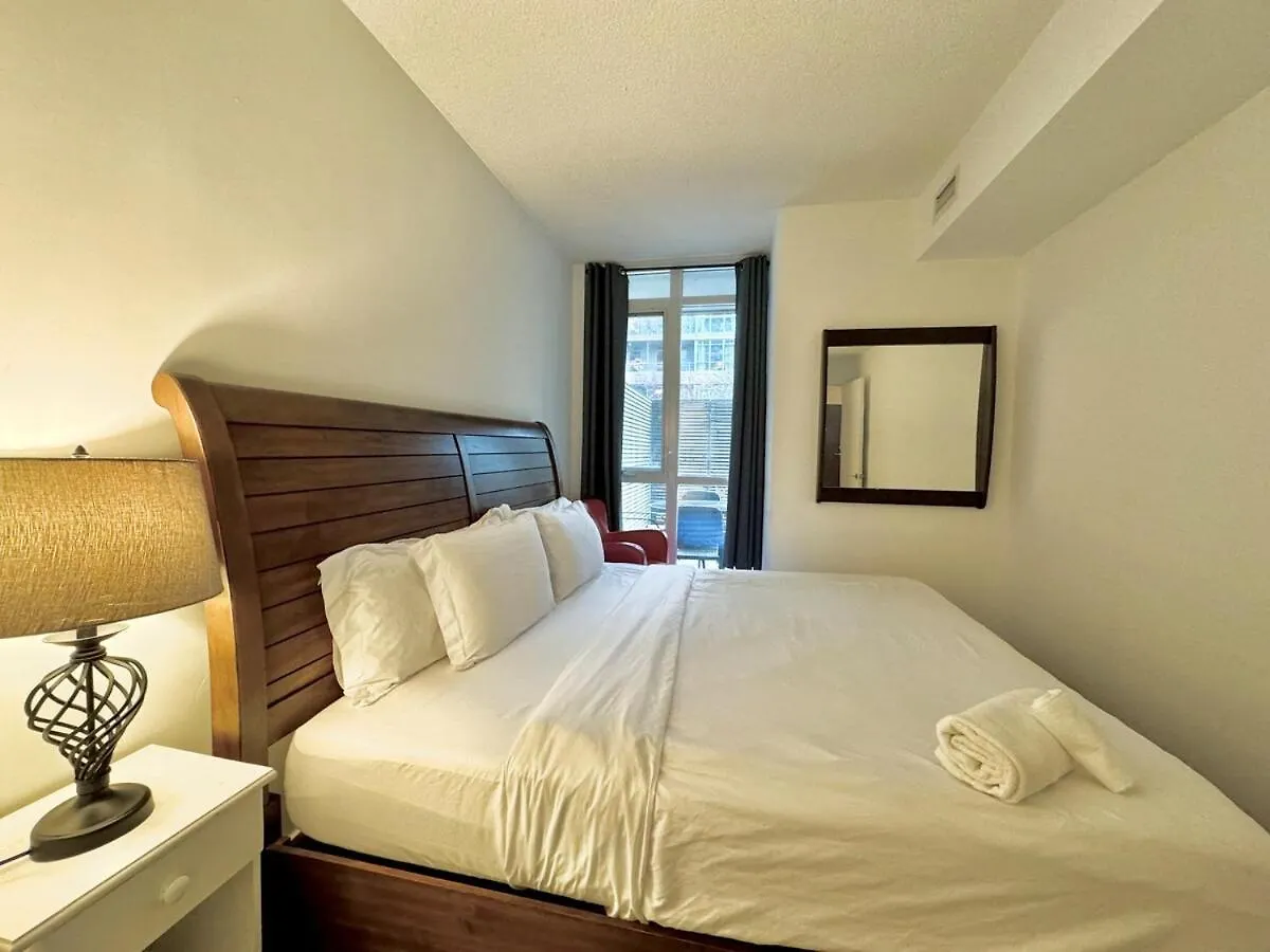 Kingbed & Bunkbed & Terrace Apartment Toronto