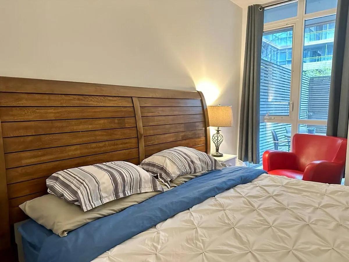 Kingbed & Bunkbed & Terrace Apartment Toronto